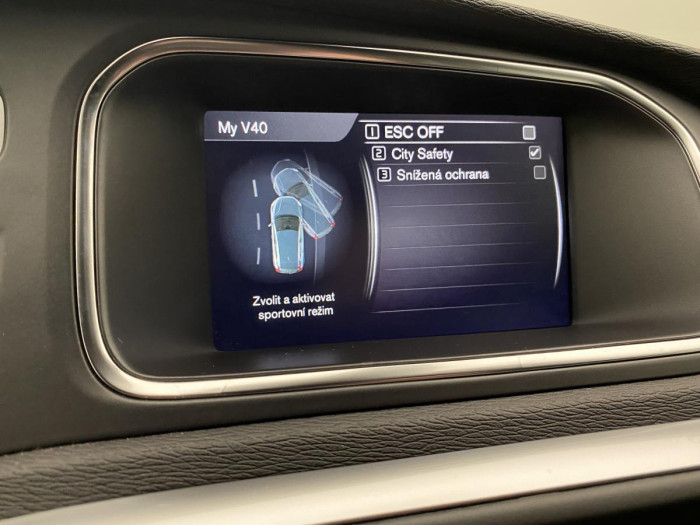 Volvo V40 D2 MOMENTUM AUT REZERVACE 2.0 d Momentum