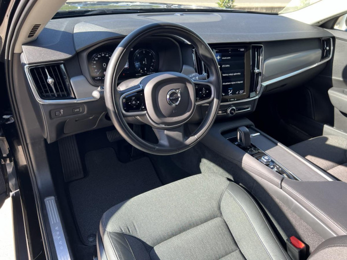 Volvo V90 CROSS COUNTRY B4 AWD Aut 1.maj