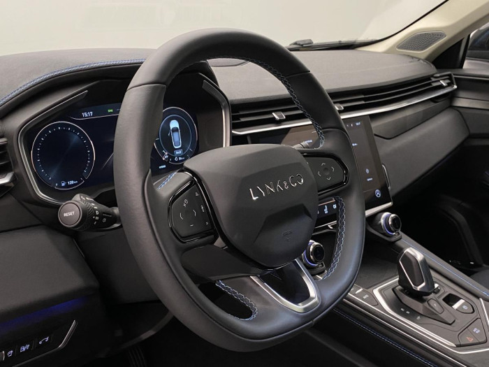 Lynk & Co 01 PHEV DCT AUT 1.maj