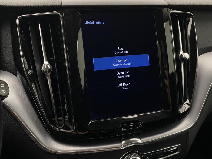 Volvo XC60 D4 MOMENTUM AUT 1.maj 2.0 d Momentum