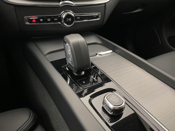 Volvo XC60 B4 AWD DARK PLUS AUT