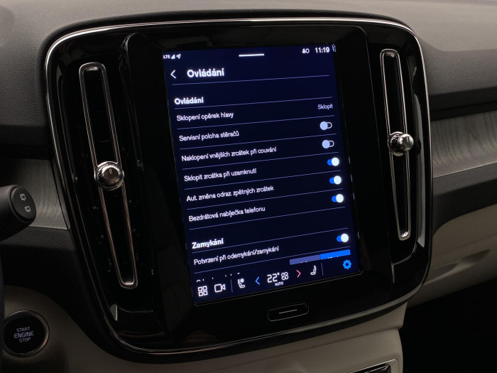 Volvo XC40 B4 DARK PLUS REZERVACE