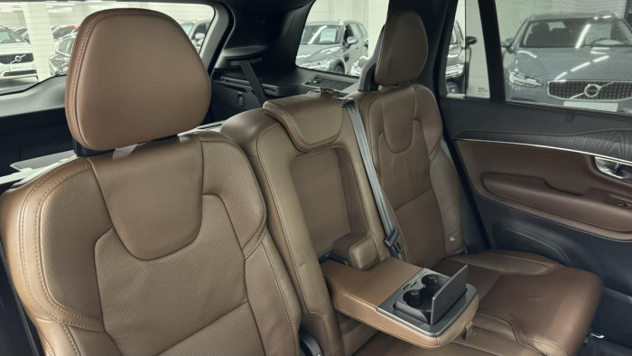 Volvo XC90 B6 AWD INSCRIPTION REZERVACE