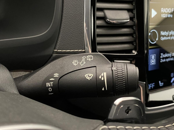 Volvo XC90 T8 AWD R-DESIGN REZERVACE