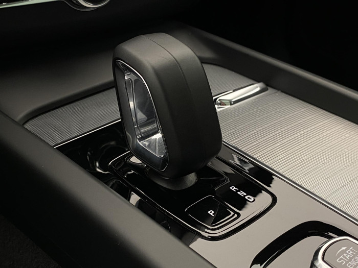 Volvo XC60 T6 AWD PLUG-IN REZERVACE