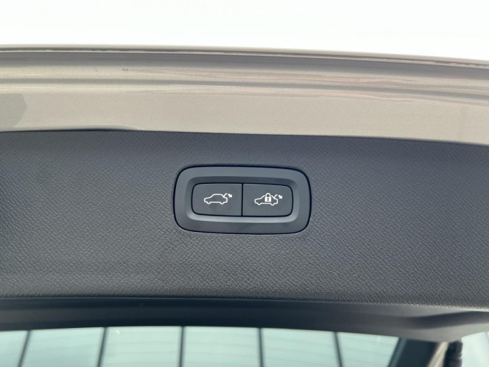 Volvo XC90 B5 AWD ULTIMATE DARK 7MÍSTNÁ