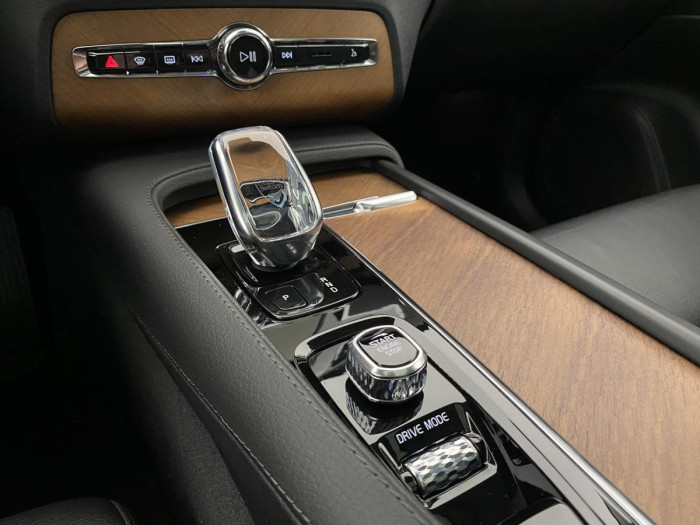 Volvo XC90 T8 AWD INSCRIPTION REZERVACE