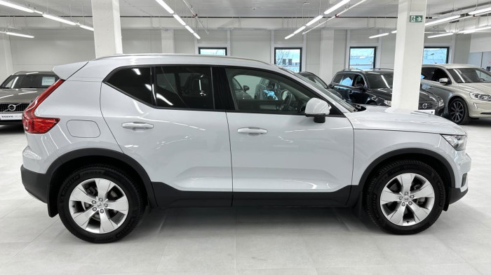 Volvo XC40 B4 AWD MOMENTUM REZERVACE 2.0 Momentum
