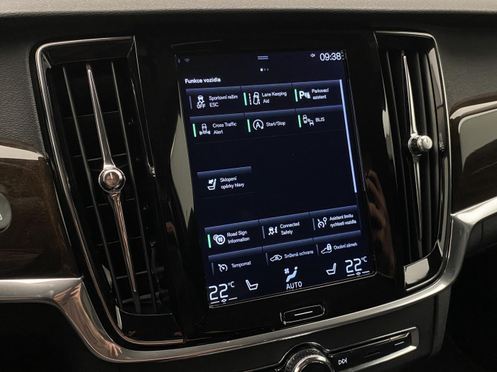 Volvo V90 T4 MOMENTUM AUT REZERVACE 2.0 Momentum