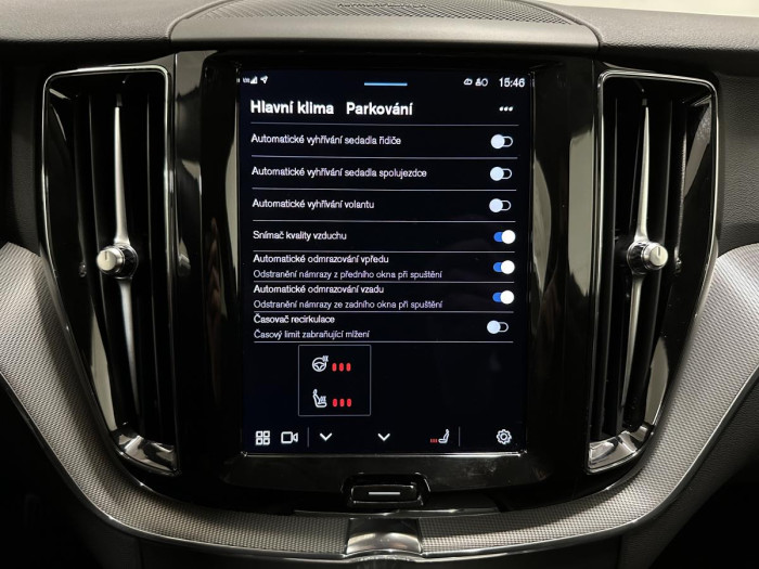 Volvo XC60 B4 AWD PLUS DARK REZERVACE 2.0 Plus