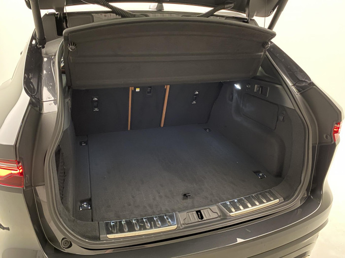 Jaguar F-Pace REZERVACE