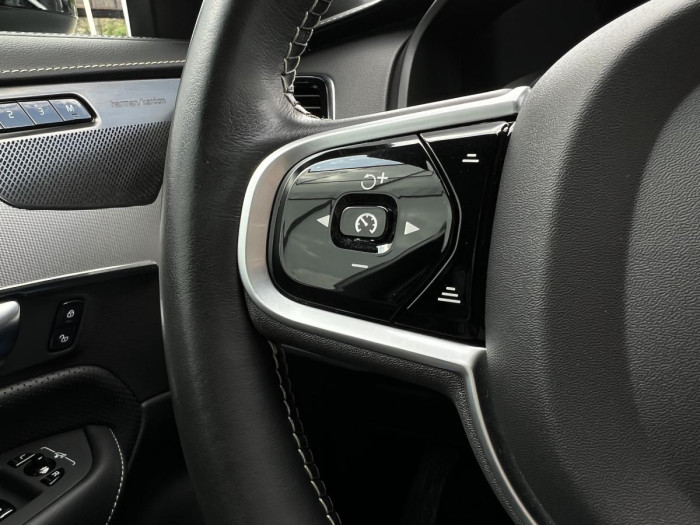 Volvo XC90 B5 R-DESIGN AWD 7MÍSTNÁ Aut
