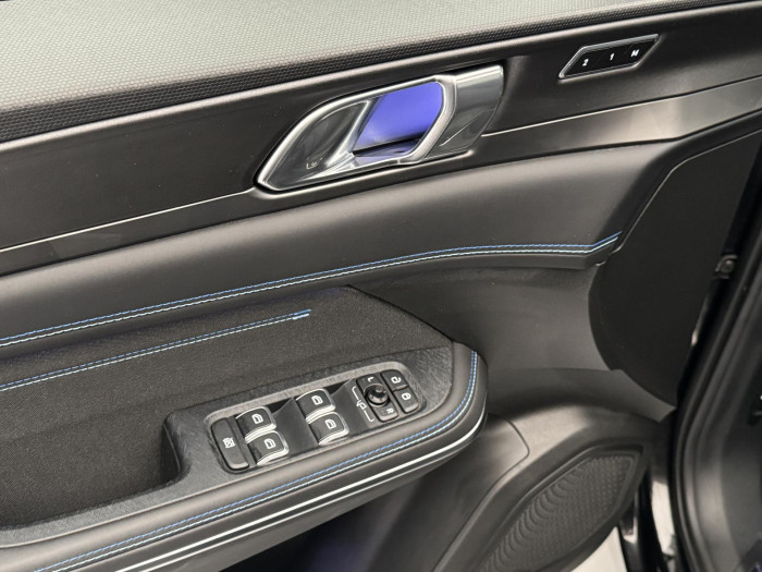 Lynk & Co 01 PHEV DCT AUT 1.maj