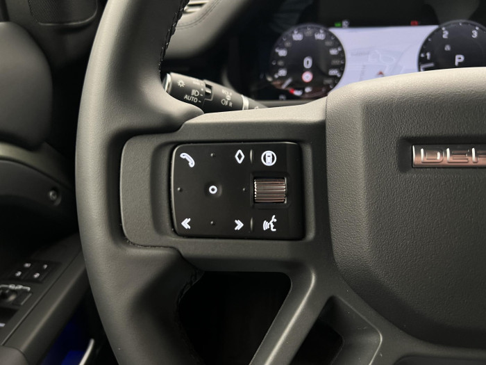 Land Rover Defender 110 D300 X-DYNAMIC SE AWD AUT 3.0 d Dynamic SE