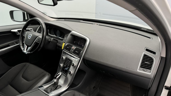 Volvo XC60 D4 AWD MOMENTUM REZERVACE 2.4 d Momentum