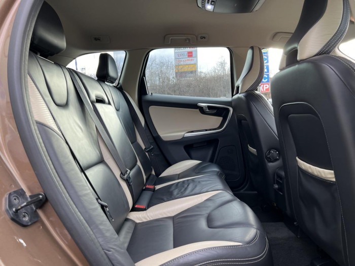 Volvo XC60 D5 AWD R-DESIGN Aut CZ 2.4 d