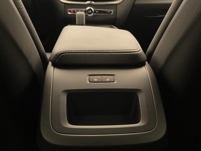 Volvo XC60 B5 AWD PLUS DARK AUT CZ 1.maj