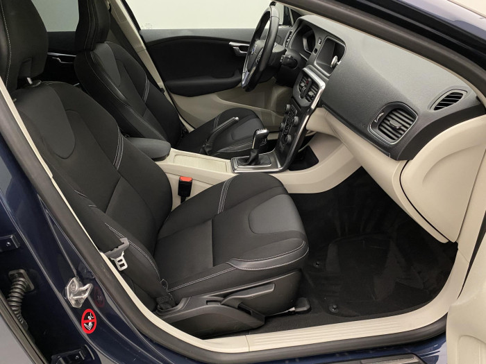 Volvo V40 D4 MOMENTUM 2.0 d Momentum
