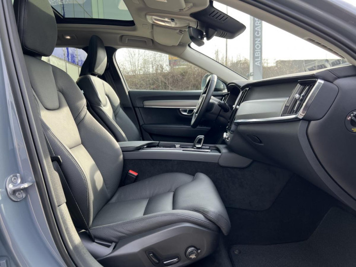 Volvo V90 CROSS COUNTRY B4 AWD REZERVACE