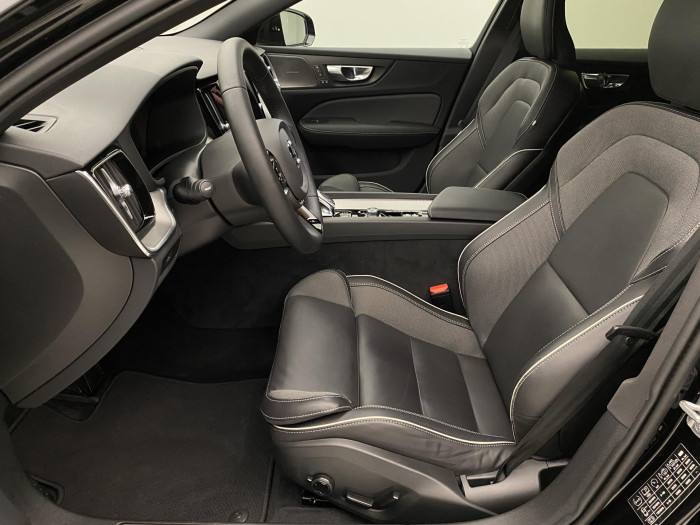 Volvo V60 B4 DARK PLUS AUT CZ