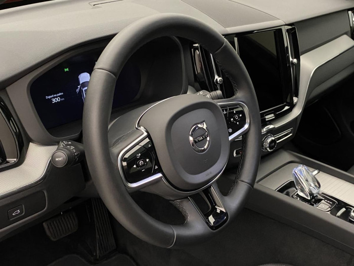 Volvo XC60 B4 AWD PLUS BRIGHT REZERVACE 2.0 Plus