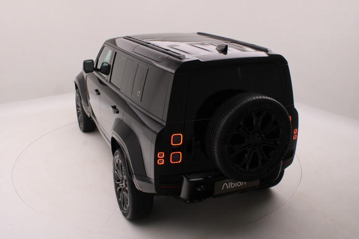 Land Rover Defender OCTA BLACK P635