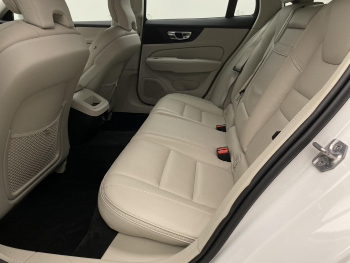 Volvo V60 CC D4 AWD MOMENTUM AUT CZ 2.0 d CC CC Momentum