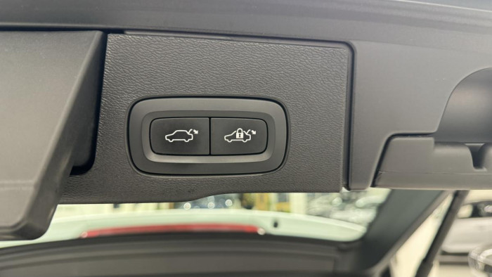 Volvo XC60 T5 AWD INSCRIPTION REZERVACE