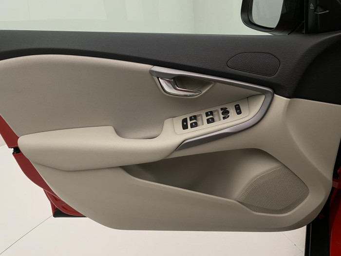 Volvo V40 CC T4 AWD MOMENTUM CZ 2.0 CC CC Momentum