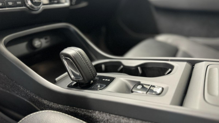 Volvo XC40 T4 AWD MOMENTUM AUT REZERVACE 2.0 Momentum