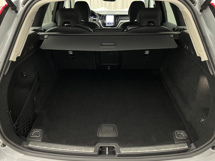 Volvo XC60 B5 AWD PLUS DARK AUT 1.maj.