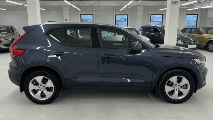 Volvo XC40 B4 MOMENTUM REZERVACE 2.0 Momentum