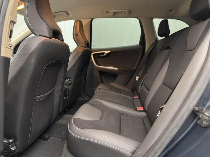 Volvo XC60 D5 AWD MOMENTUM AUT CZ 2.4 d Momentum