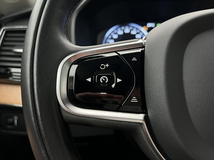 Volvo XC90 B5 AWD INSCRIPTION 7MÍSTNÁ AUT