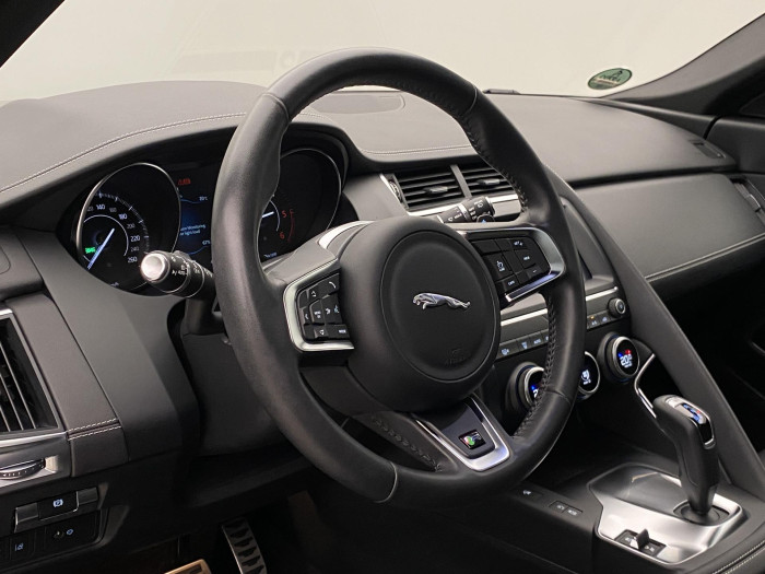 Jaguar E-Pace AWD R-DYNAMIC SE REZERVACE 2.0 Dynamic SE