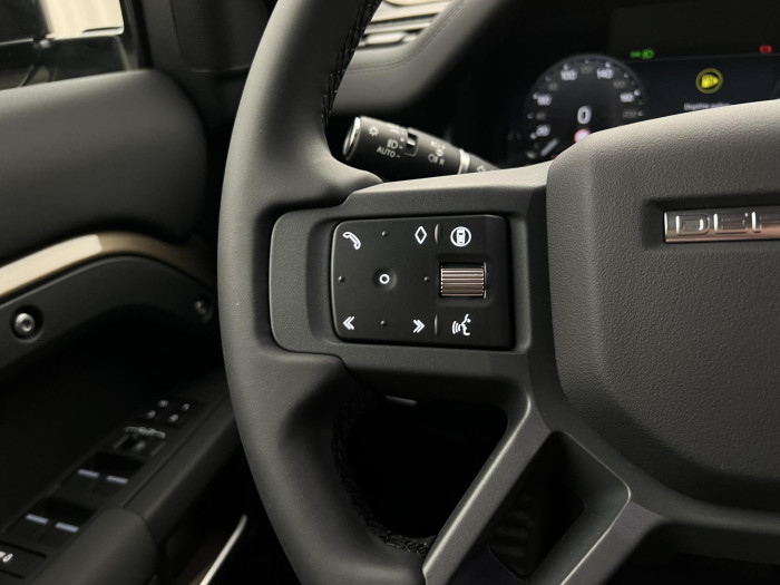 Land Rover Defender 110 D250 X-Dyn SE REZERVACE 3.0 d SE