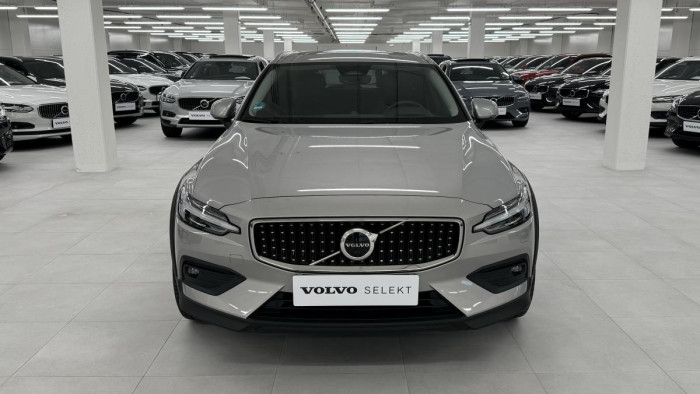 Volvo V60 CROSS COUNTRY B4 AWD REZERVACE