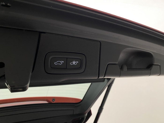 Volvo XC60 B4 AWD PLUS BRIGHT REZERVACE 2.0 Plus