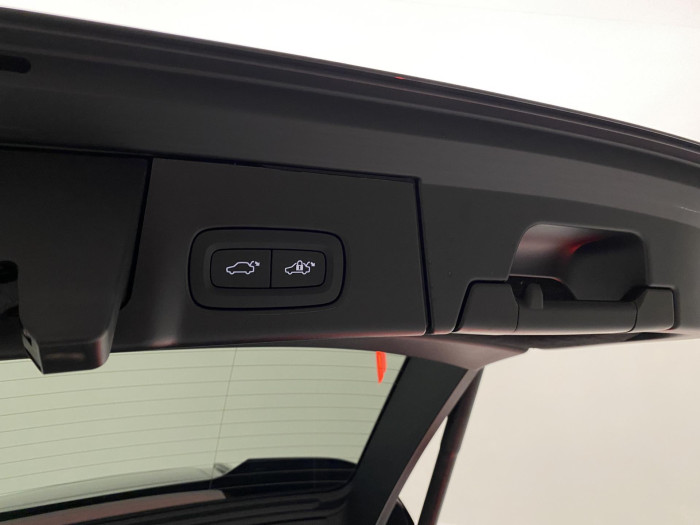 Volvo V90 T8 AWD Plug-in DARK ULTRA