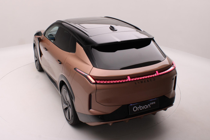 Lynk & Co 08 MORE PHEV