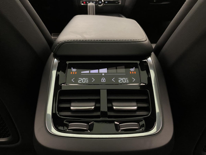 Volvo V60 B6 AWD R-DESIGN AUT REZERVACE