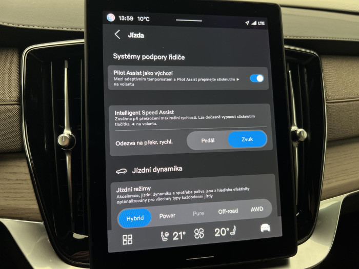 Volvo XC90 T8 AWD RECHARGE ULTRA DARK CZ