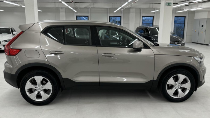 Volvo XC40 B4 AWD MOMENTUM REZERVACE 2.0 Momentum