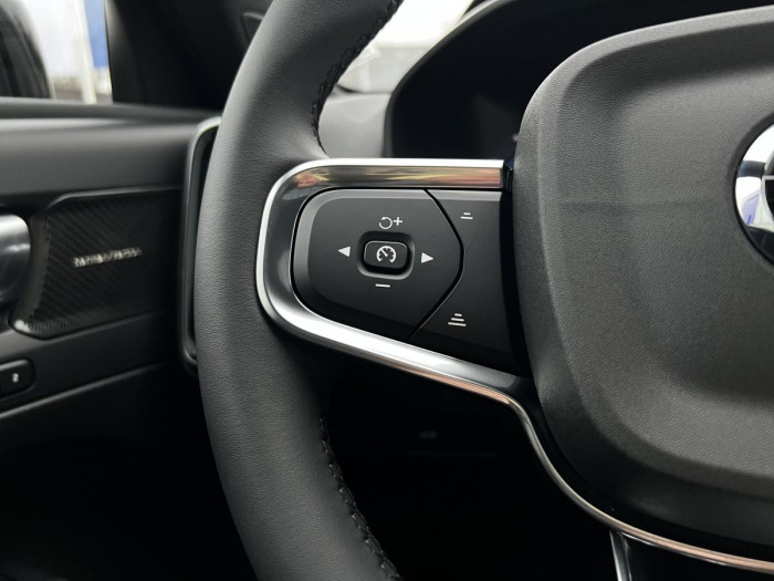 Volvo XC40 B4 DARK ULTIMATE Aut CZ