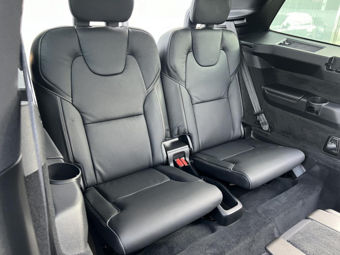 Volvo XC90 B5 AWD ULTIMATE DARK REZERVACE