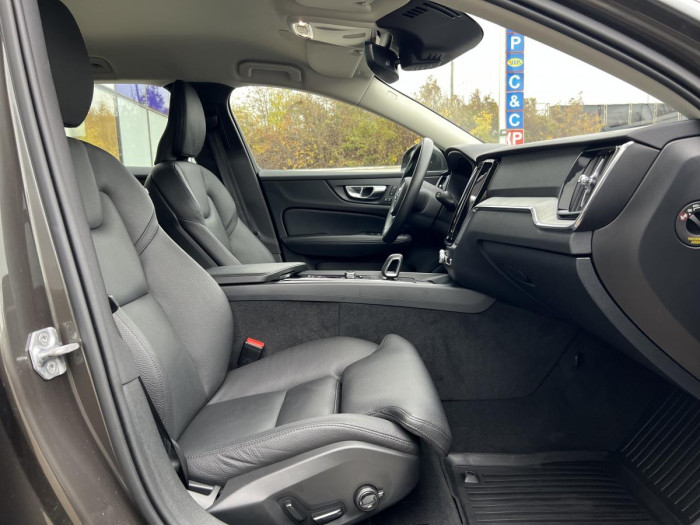 Volvo V60 CROSS COUNTRY B4 AWD REZERVACE