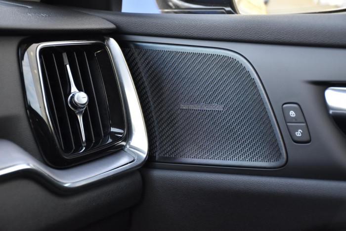 Volvo V60 B4 MOMENTUM REZERVACE 2.0 Momentum