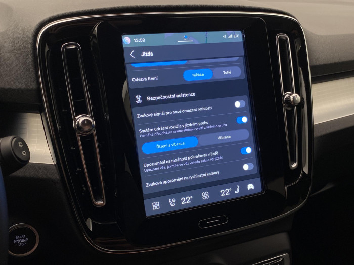 Volvo XC40 B3 DARK PLUS AUT CZ