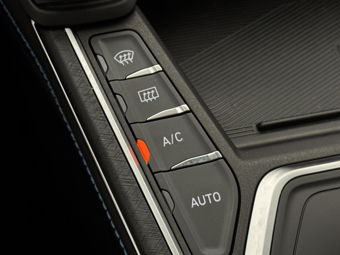 Lynk & Co 01 PHEV DCT AUT 1.maj