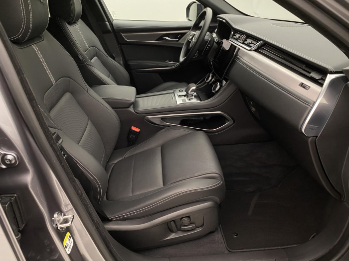 Jaguar F-Pace D300 R-DYNAMIC SE REZERVACE 3.0 d Dynamic SE